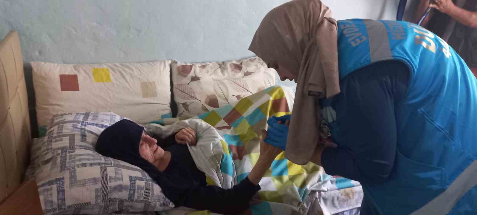 duzce-de-alti-ayda-4-bin-417-hastaya-evinde-saglik-hizmeti-verildi