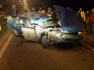 Otomobil Park Halindeki Kamyona Çarptı: 1 Ağır Yaralı