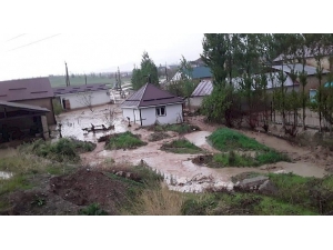 Kırgızistan’da Şiddetli Yağış Sonrası Sel Meydana Geldi