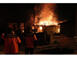 Bolu’da Kullanılmayan Eski Cami Alev Alev Yandı
