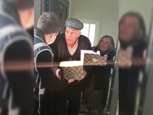 86 Yaşına Giren Veli Amcaya Doğum Günü Sürprizi