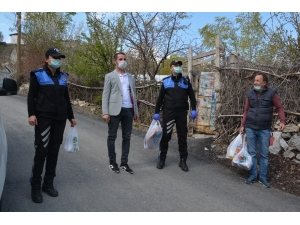 "Vefa Sosyal Destek Grubu" Ekmek Dağıttı