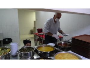 Pendik’te Sağlık Çalışanlarına İftar Yemeği Servisi