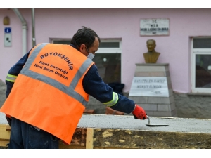 Ankara’da Okullara Ve Üst Geçitlere Makyaj