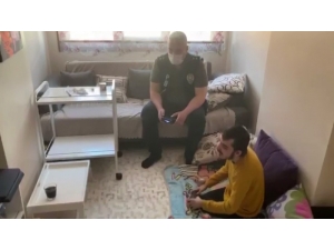 Polis Engelli Çocuğun Playstation Oynama İsteğini Geri Çevirmedi