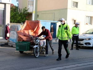 18 Yaşındaki Ehliyetsiz Kağıt Toplayıcısına Ceza