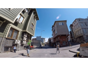 Balat’ta Çocuklar Kısıtlamaya Aldırmadan Sokağa Çıktı