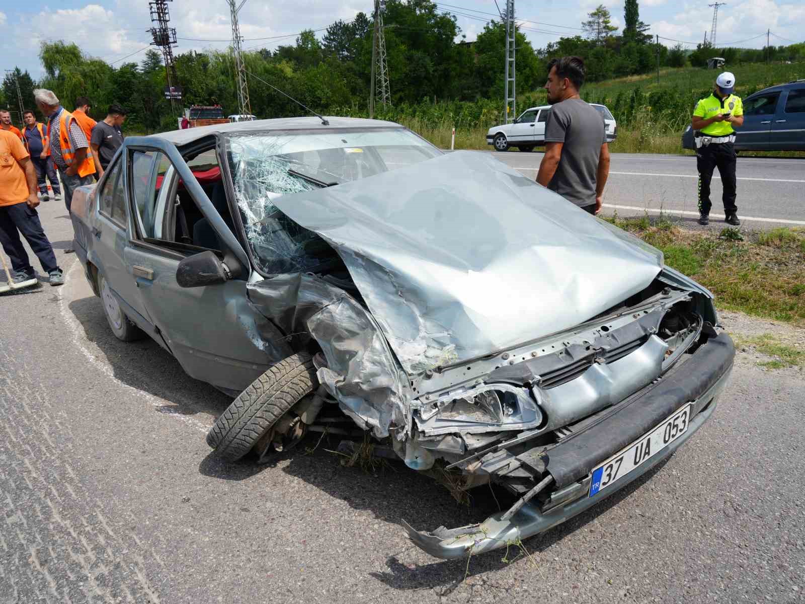 kastamonu-da-otomobil-ile-kamyonet-carpisti-3-yarali