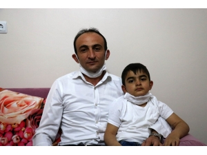 Oğlu İle Birlikte Virüsü Yenen Baba: "Öğrenince Dünya Başıma Yıkıldı"