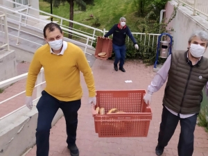 Erenköy’de Binlerce Pide Ve Ekmek Dağıtıldı