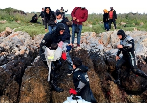 Çeşme’deki Adaya Sığınan Göçmenleri Sahil Güvenlik Kurtardı