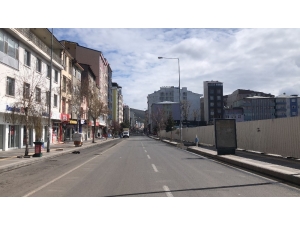 Kars’ta Cadde Ve Sokaklar Boş Kaldı