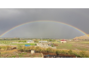 Iğdır’da Yağmur Sonrası Oluşan Gökkuşağı Görsel Şölen Oluşturdu