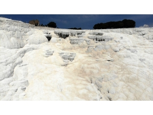 Kapısına Kadar Geldikleri Pamukkale’yi Uzaktan Seyrettiler