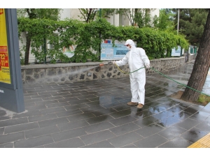 Büyükşehir Belediyesi Cadde Ve Kaldırımları Dezenfekte Ediyor