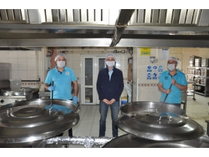 Afyonkarahisar Belediyesi’nden Ücretsiz Sıcak Yemek İkramı