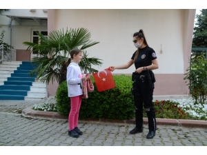 Polis, Çocuklara Moral Verdi