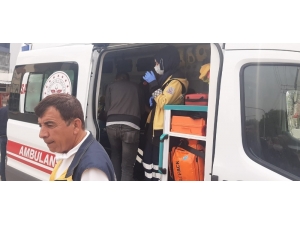 Otomobil İle Motosiklet Çarpıştı: 2 Yaralı