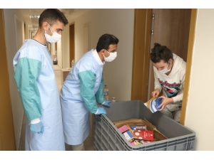 Gençlik Ve Spor Bakanı Kasapoğlu, Karantinada Kalan Vatandaşlara Kitap Ve Mektup Gönderdi