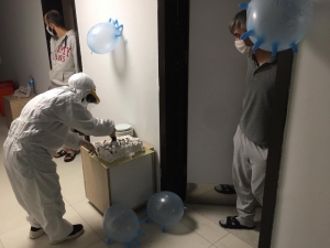 Karantina Altındaki Vatandaşa, Yurt Çalışanlarından Doğum Günü Sürprizi