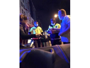 Vatandaşlardan Polise Çay Ve Kahve İkramı