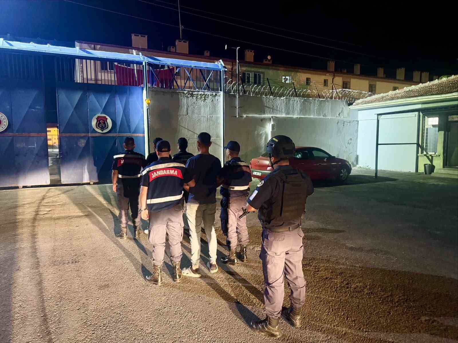 600-bin-liralik-gunes-paneli-calan-3-kisi-tutuklandi