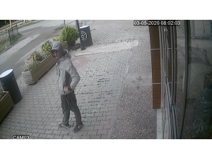 Hırsız Virüsü Fırsat Bildi, Kafeyi Soydu