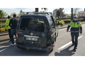 Samsun’da Hafif Ticari Araçla Otomobil Çarpıştı: 1 Yaralı