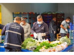 İzmir Sebze Meyve Hali Esnafından Biz Varız Dayanışmasına Destek