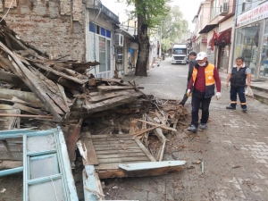 Metruk Bina Enkaza Döndü