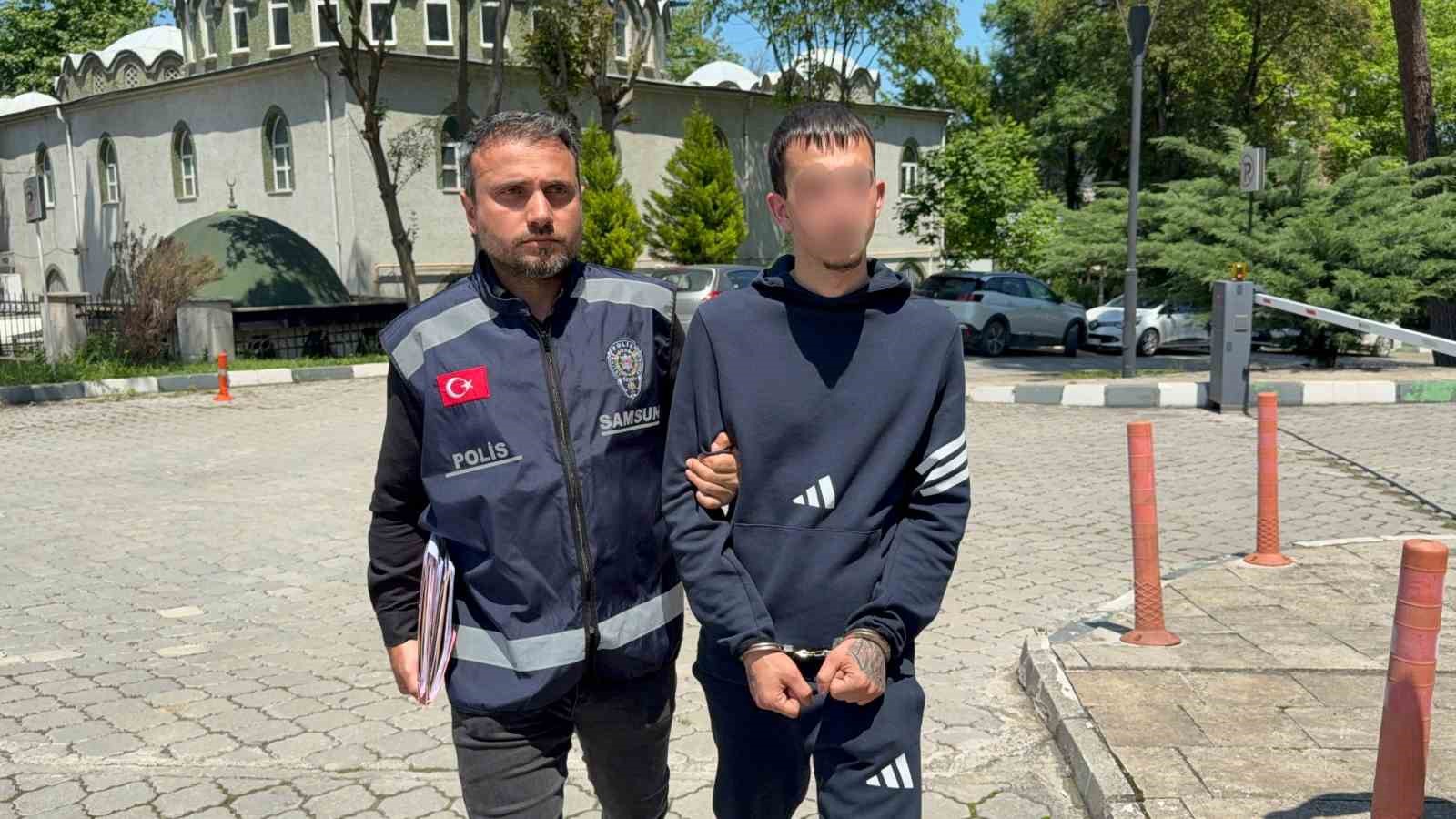 park-halindeki-motosikletlere-zarar-verip-birini-caldi-18-yasindaki-supheli-yakalandi