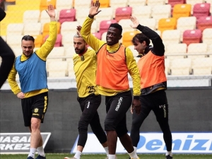 Yeni Malatyaspor Yurt Dışındaki Futbolcularını Bekliyor