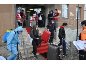 Kars’ta Karantina Süreleri Dolan 103 Kişi Memleketlerine Gönderildi