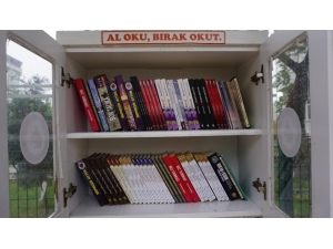 Edirne’de Duraklara Ücretsiz Kitap Bırakıldı