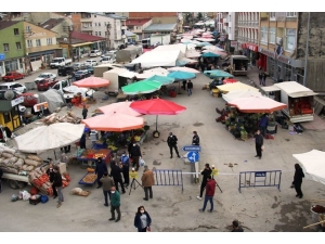 Başkan Pekmezci, Halk Pazarında İncelemelerde Bulundu