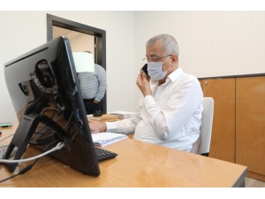 Başkan Tarhan, Kriz Merkezinde Telefonları Yanıtladı