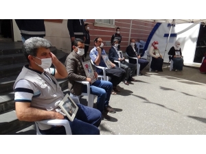 3 Günlük Sokağa Çıkma Kısıtlaması Kalktı, Evlat Nöbetindeki Aileler Hdp Önüne Koştu