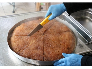 Yozgat’ta İftar Sofralarının Vazgeçilmez Tatlısı ‘Ekmek Kadayıfı’