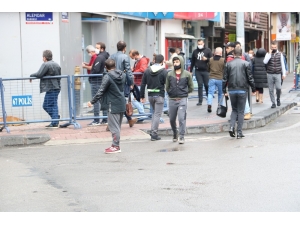 Kısıtlama Sonrası Cadde Ve Sokaklarda Yoğunluk Oluştu