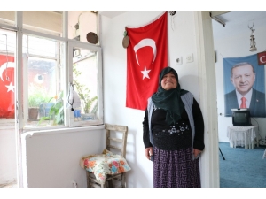 Behice Teyze Yardım Değil Erdoğan’ın Posterini İstedi