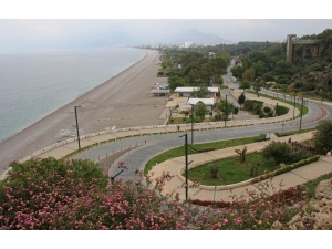 Konyaaltı Sahili Yaz Sezonuna Hazırlanıyor