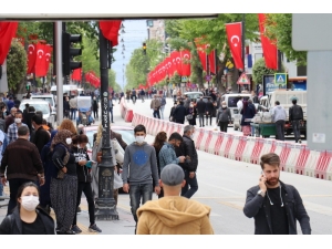 Üç Günlük Kısıtlama Sonrası Malatya’da Sokaklar Hareketlendi