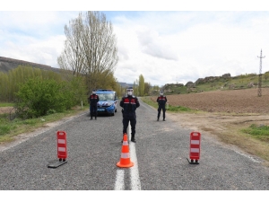 Cenaze Namazı Kılınan Köyde Karantina Devam Ediyor