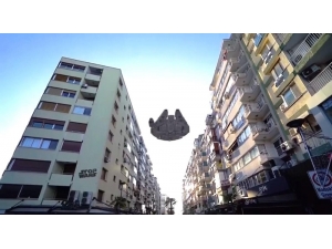 Darth Vader, Saat Kulesi’ndeki Güvercinleri Besledi