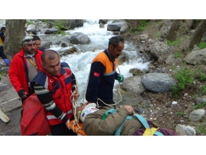 Pancar Toplarken Ayağı Kırılan Vatandaş Dağda Mahsur Kaldı