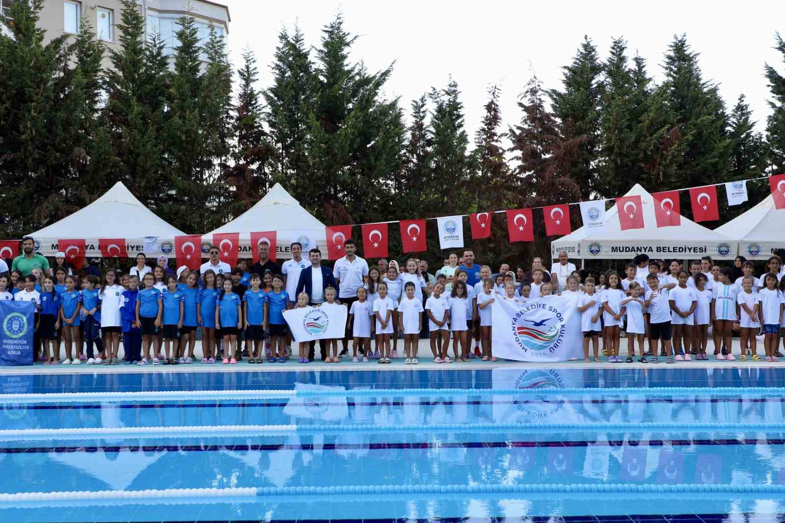 mudanya-belediyesporlu-yuzuculer-madalyalari-topladi