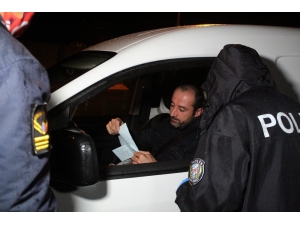 Seyahat Kısıtlamasının Kaldırılmasının Ardından Antalya’ya Girişler Yağmur Altında Başladı