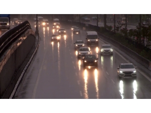 İstanbullular Güne Yine Yağmurla Uyandı