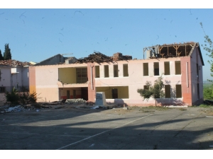 Manyas’ta Okul Binaları Yıkılıyor