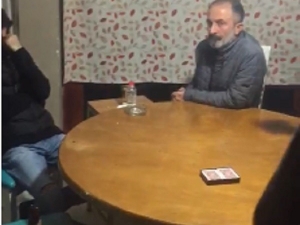 İzmir’de Kumar Partisine Polis Baskını: Dolabın İçinde Saklanırken Yakalandı